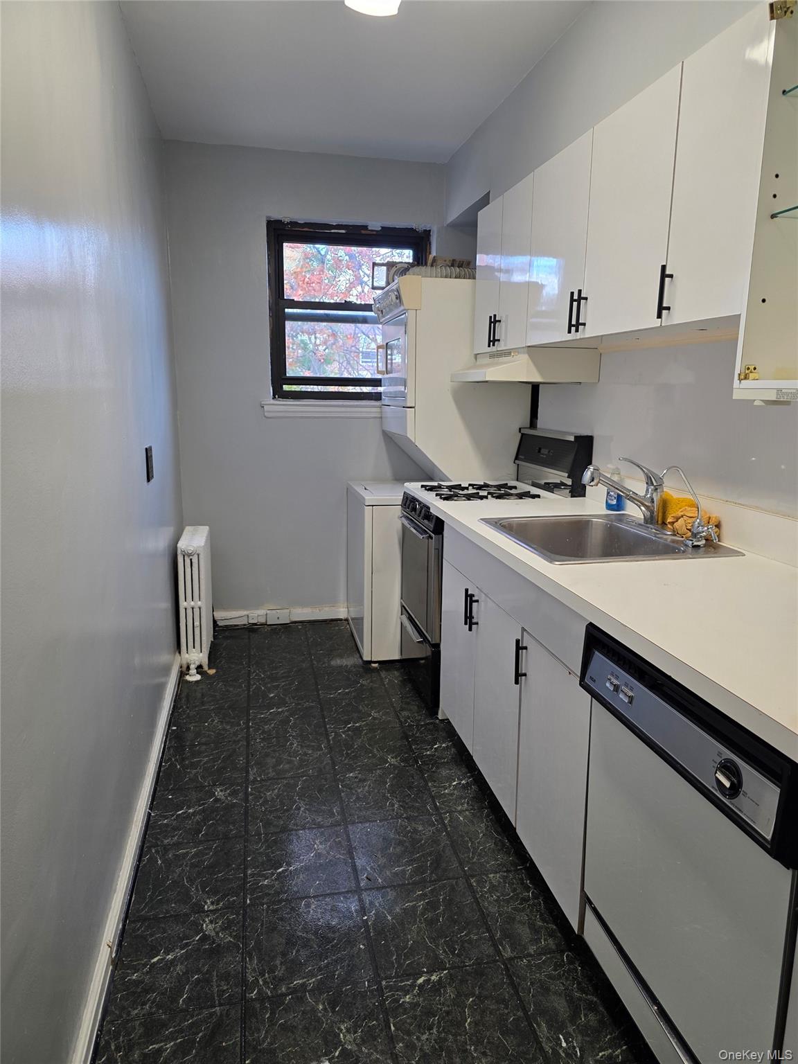 147-03 71 Avenue # B, Kew Garden Hills, NY 11367