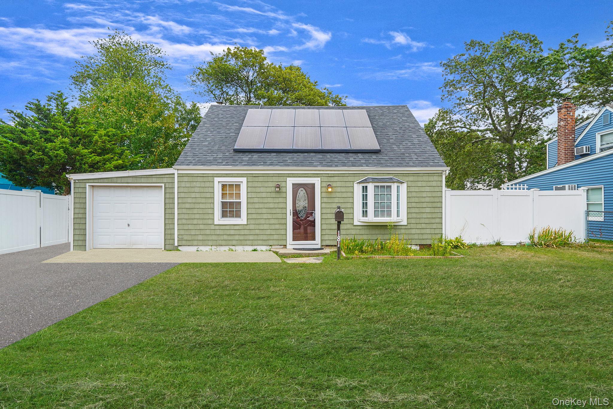 181 S Alleghany Avenue, Lindenhurst, NY 11757