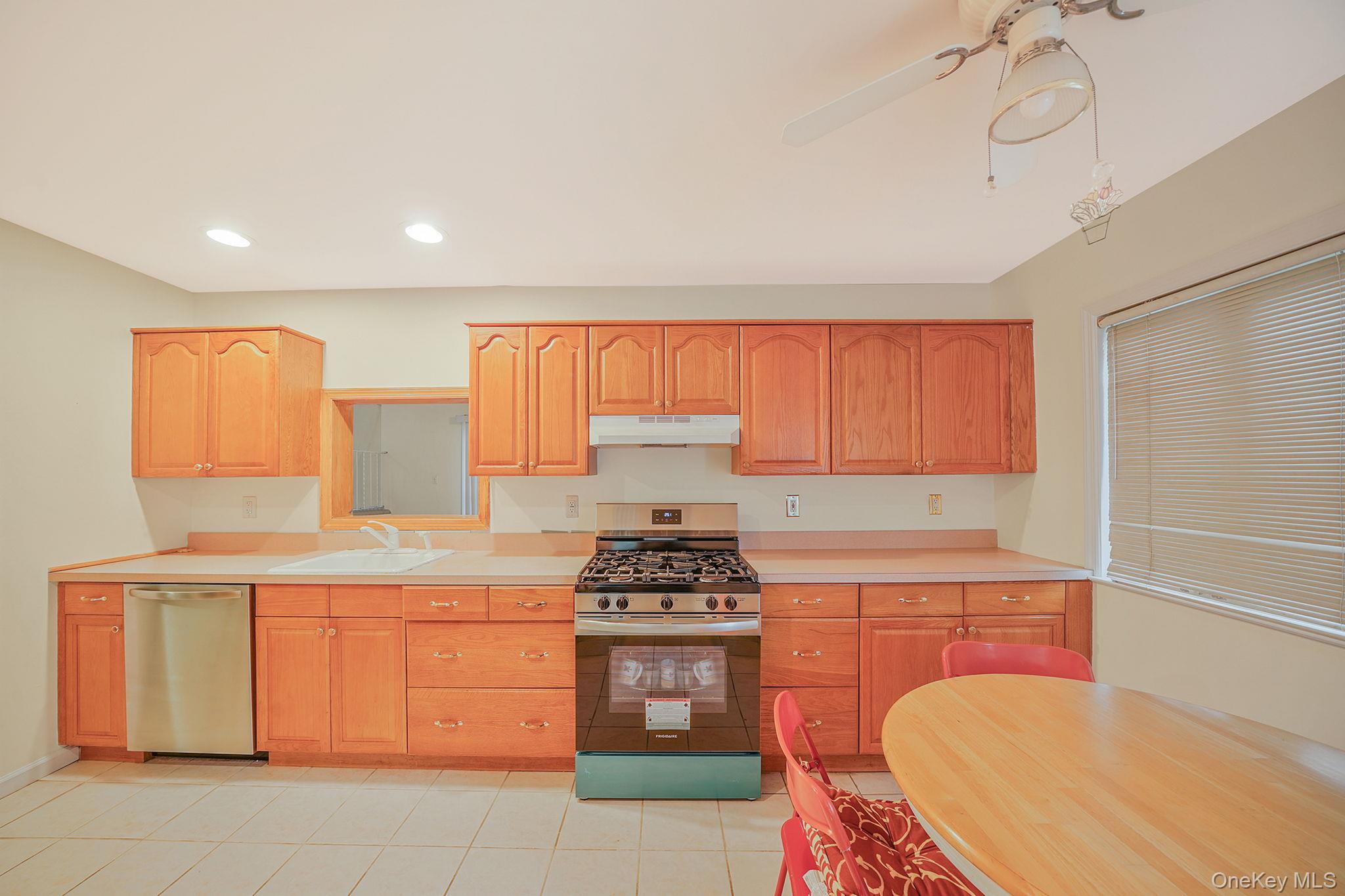 154 Acorn Avenue, Central Islip, NY 11722