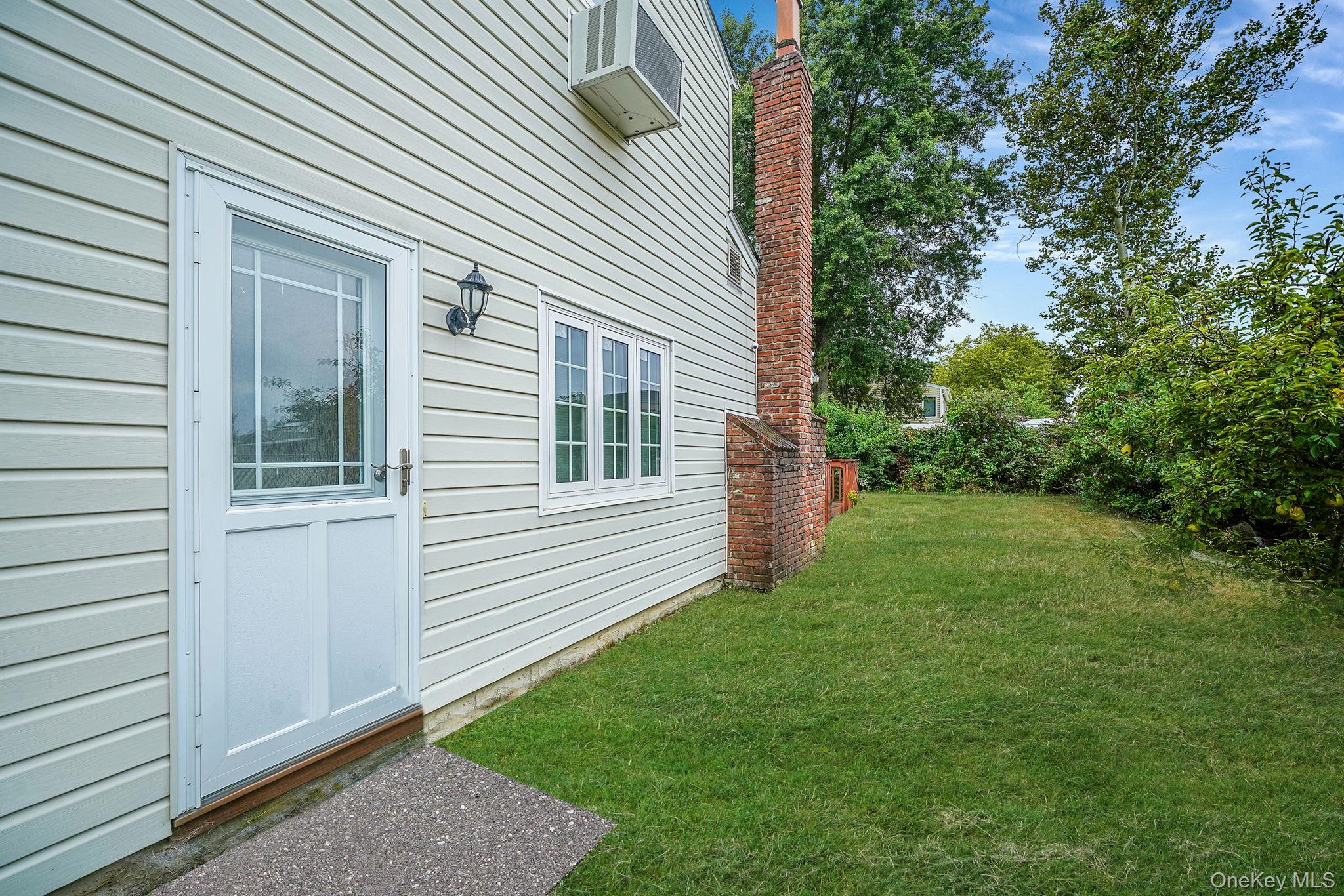 154 Acorn Avenue, Central Islip, NY 11722