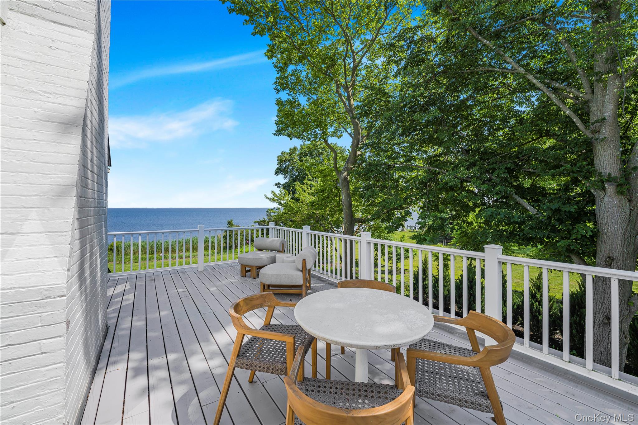 5 Thorn Hedge Road, Bellport, NY 11713