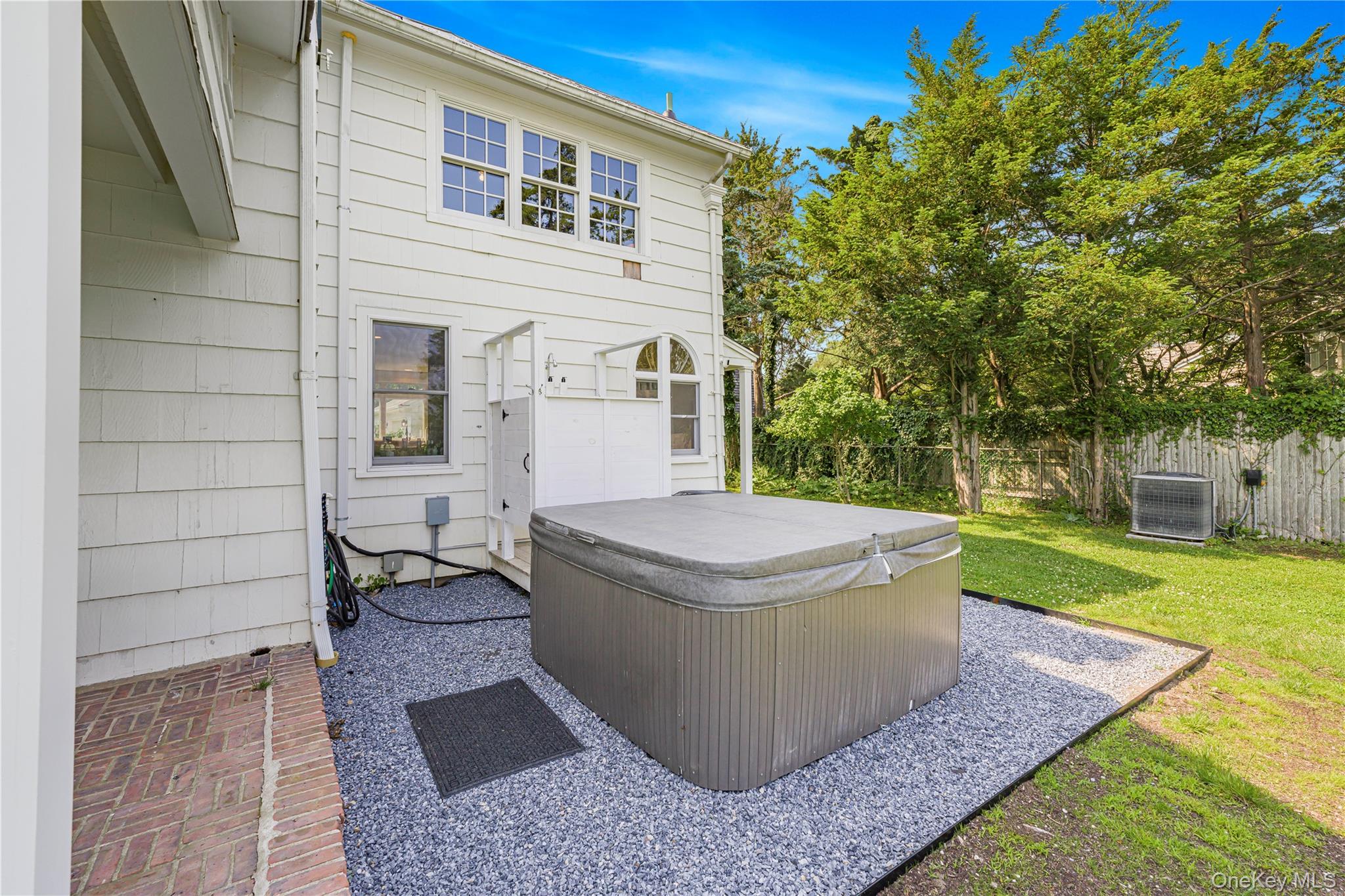 5 Thorn Hedge Road, Bellport, NY 11713