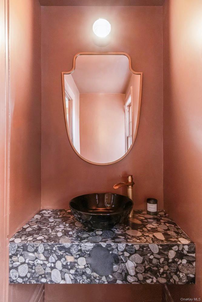 5 Thorn Hedge Road, Bellport, NY 11713