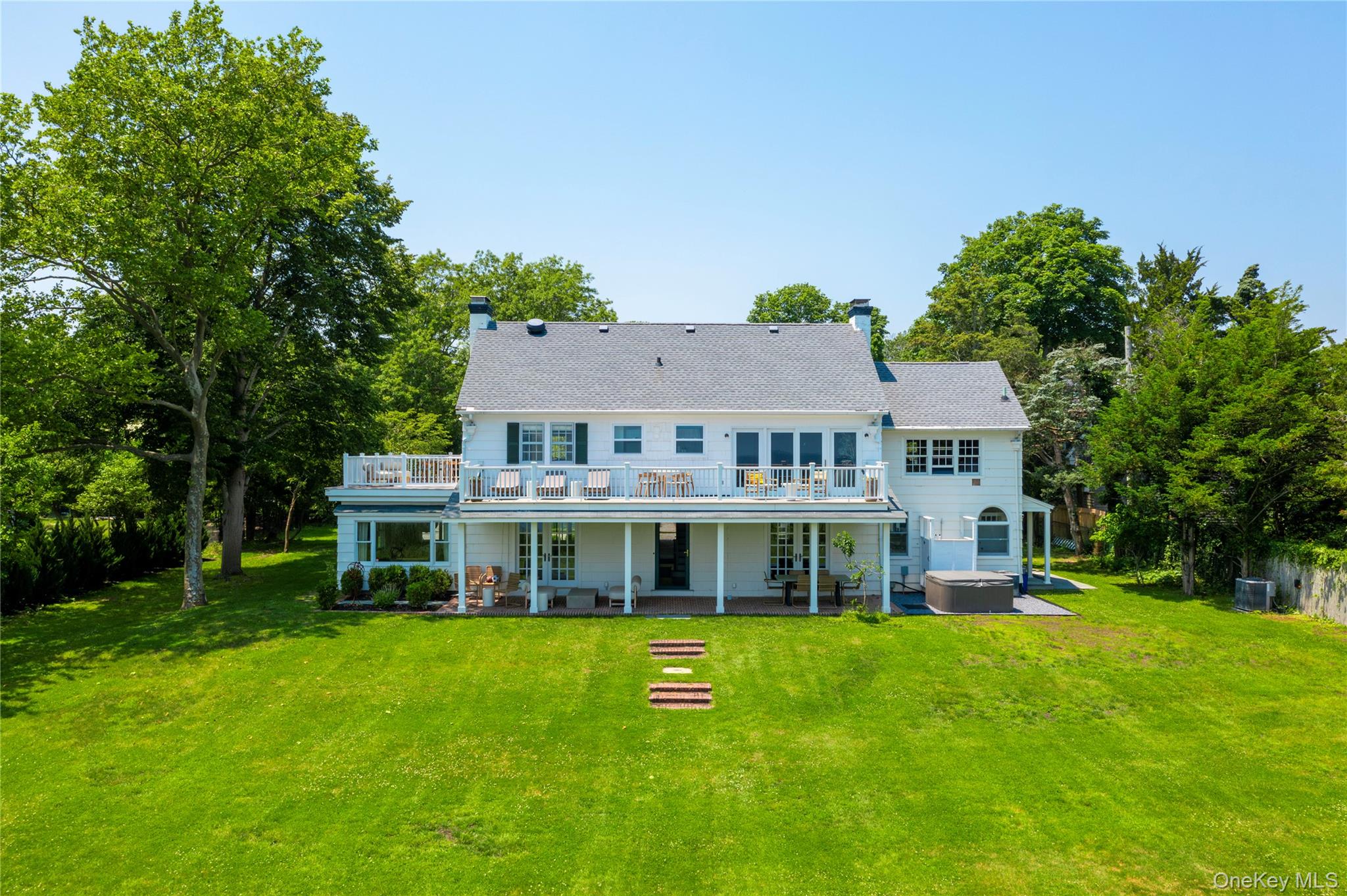 5 Thorn Hedge Road, Bellport, NY 11713