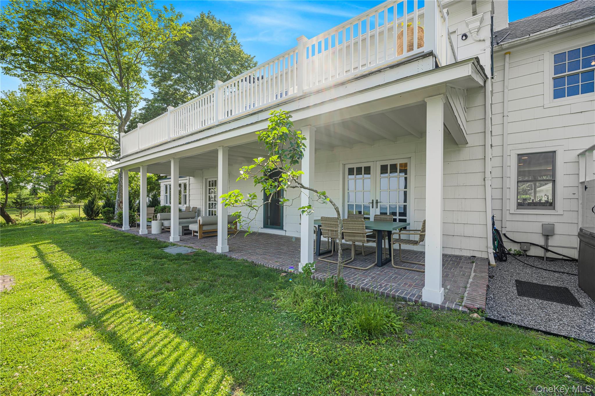 5 Thorn Hedge Road, Bellport, NY 11713