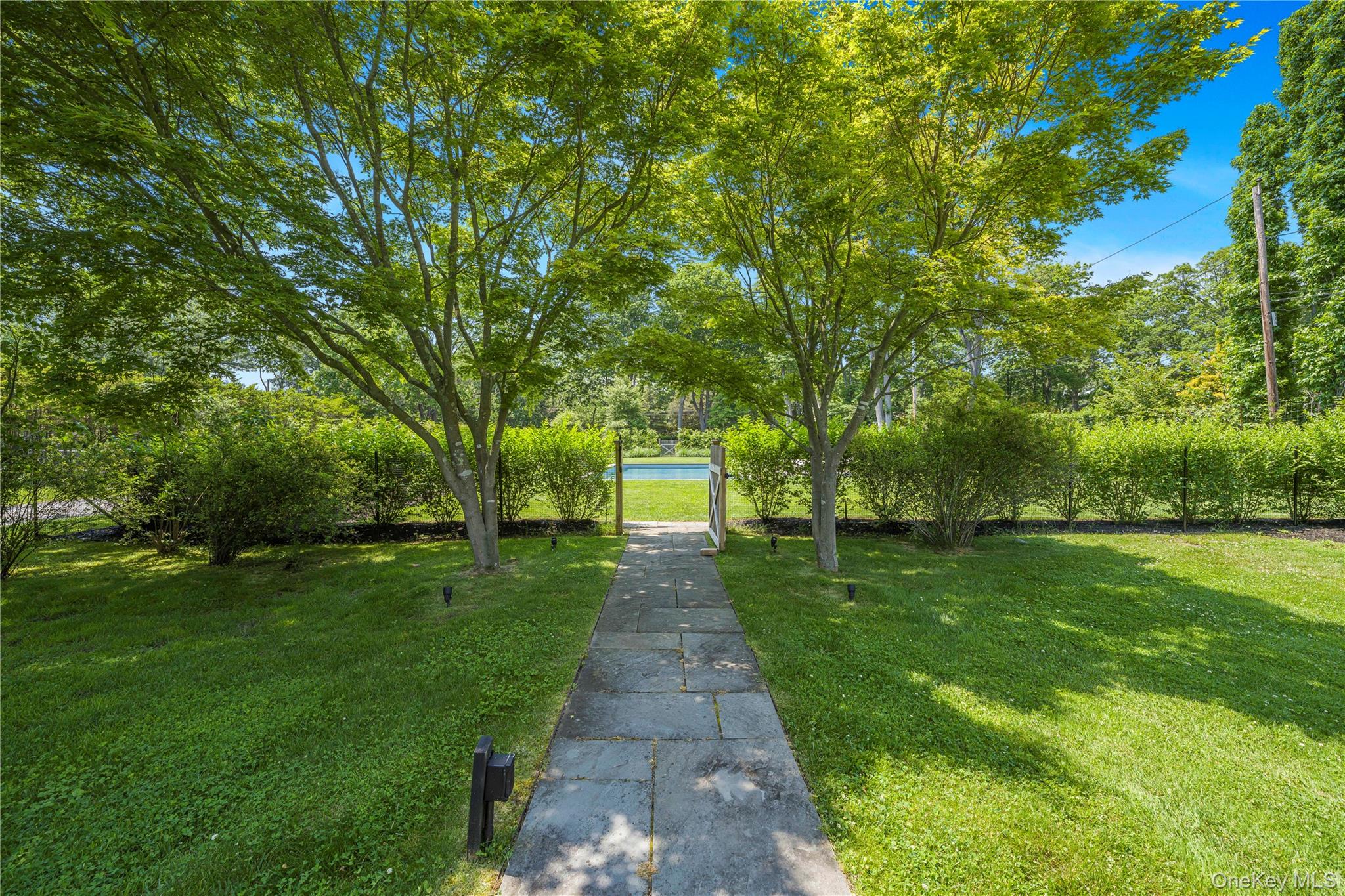 5 Thorn Hedge Road, Bellport, NY 11713