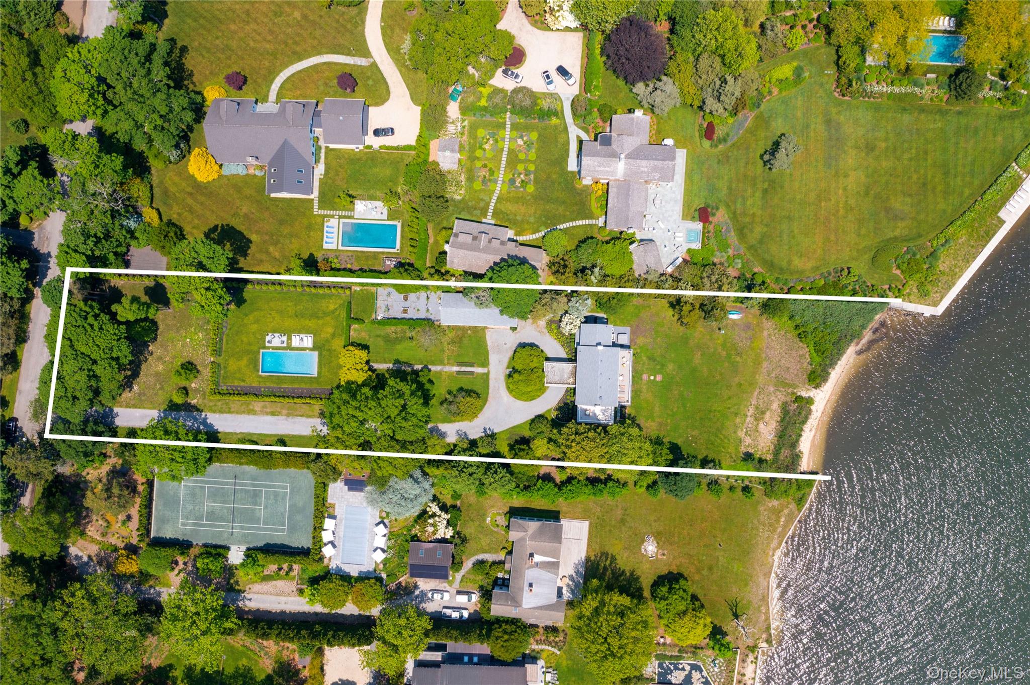 5 Thorn Hedge Road, Bellport, NY 11713