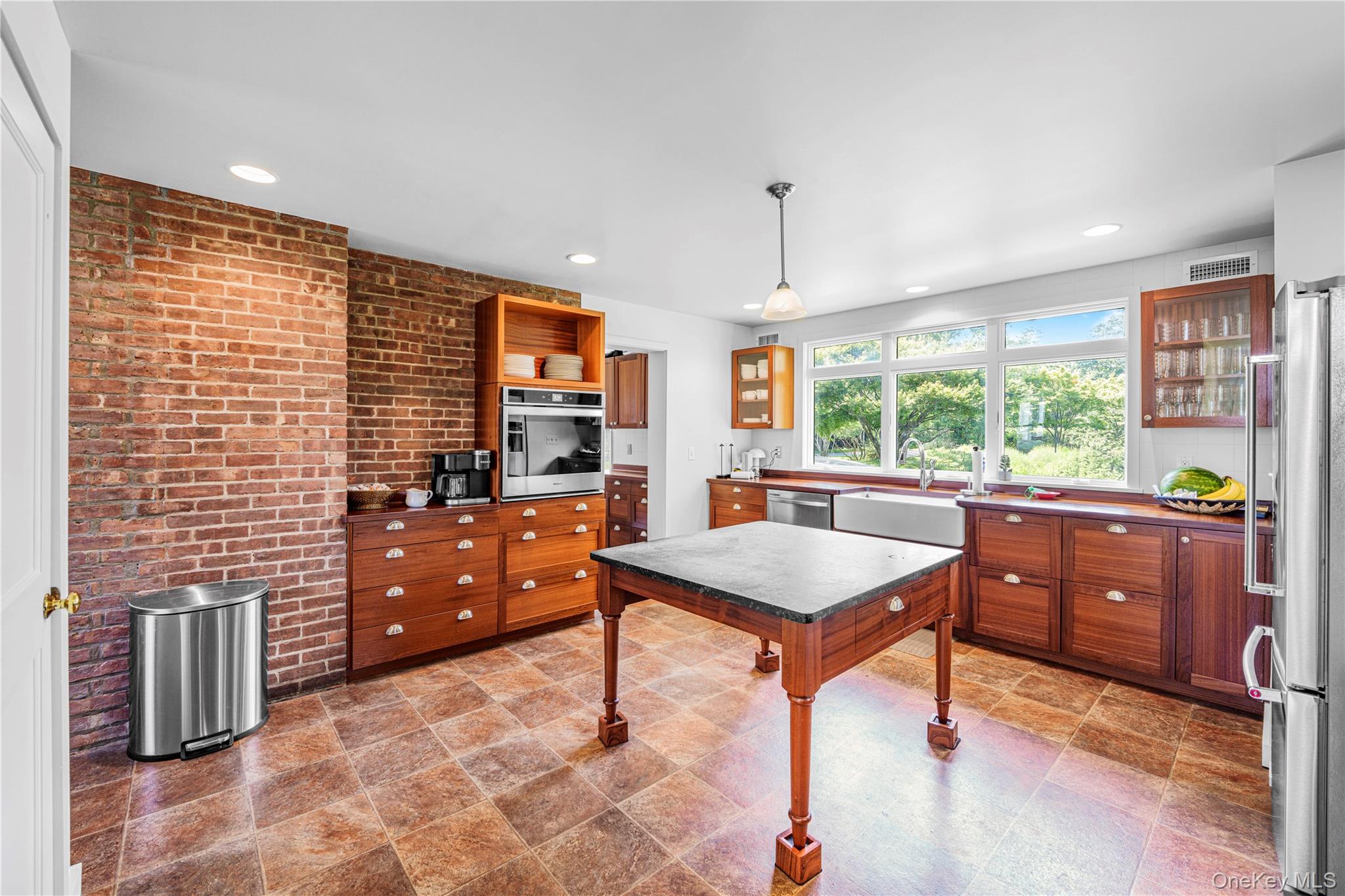 5 Thorn Hedge Road, Bellport, NY 11713