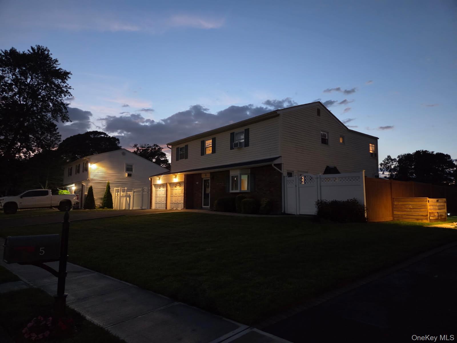 3 Maison Drive, Holbrook, NY 11741