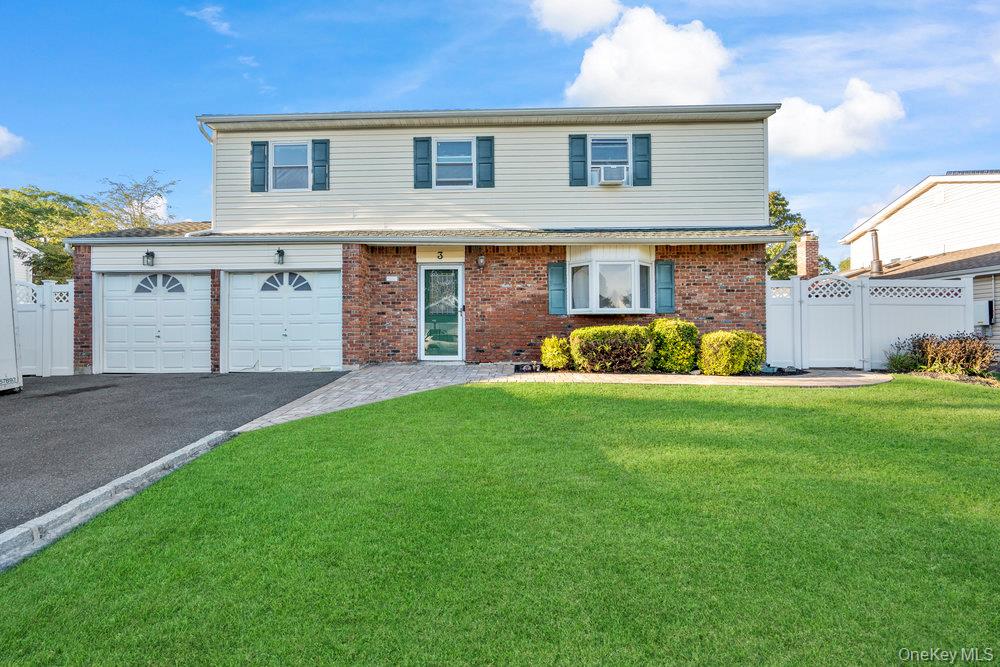 3 Maison Drive, Holbrook, NY 11741
