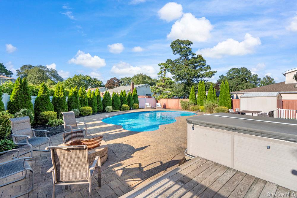 3 Maison Drive, Holbrook, NY 11741