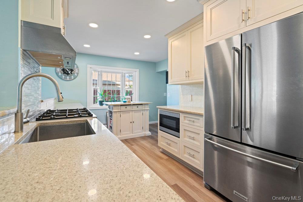 3 Maison Drive, Holbrook, NY 11741