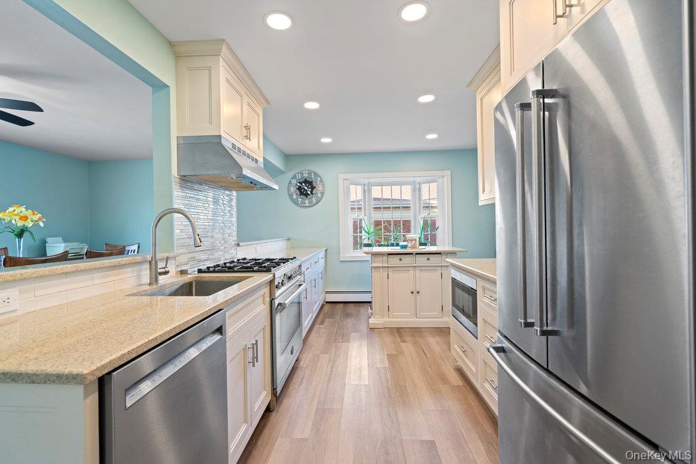 3 Maison Drive, Holbrook, NY 11741