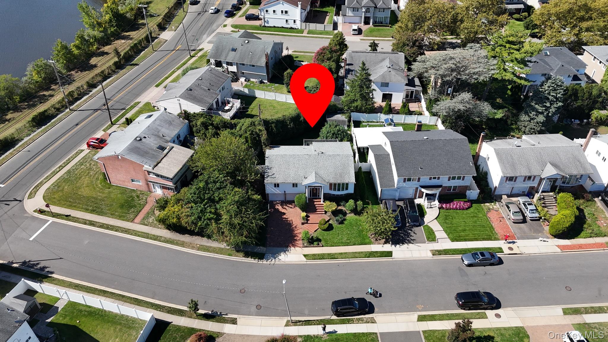 8 Gale Drive, North Woodmere, NY 11581