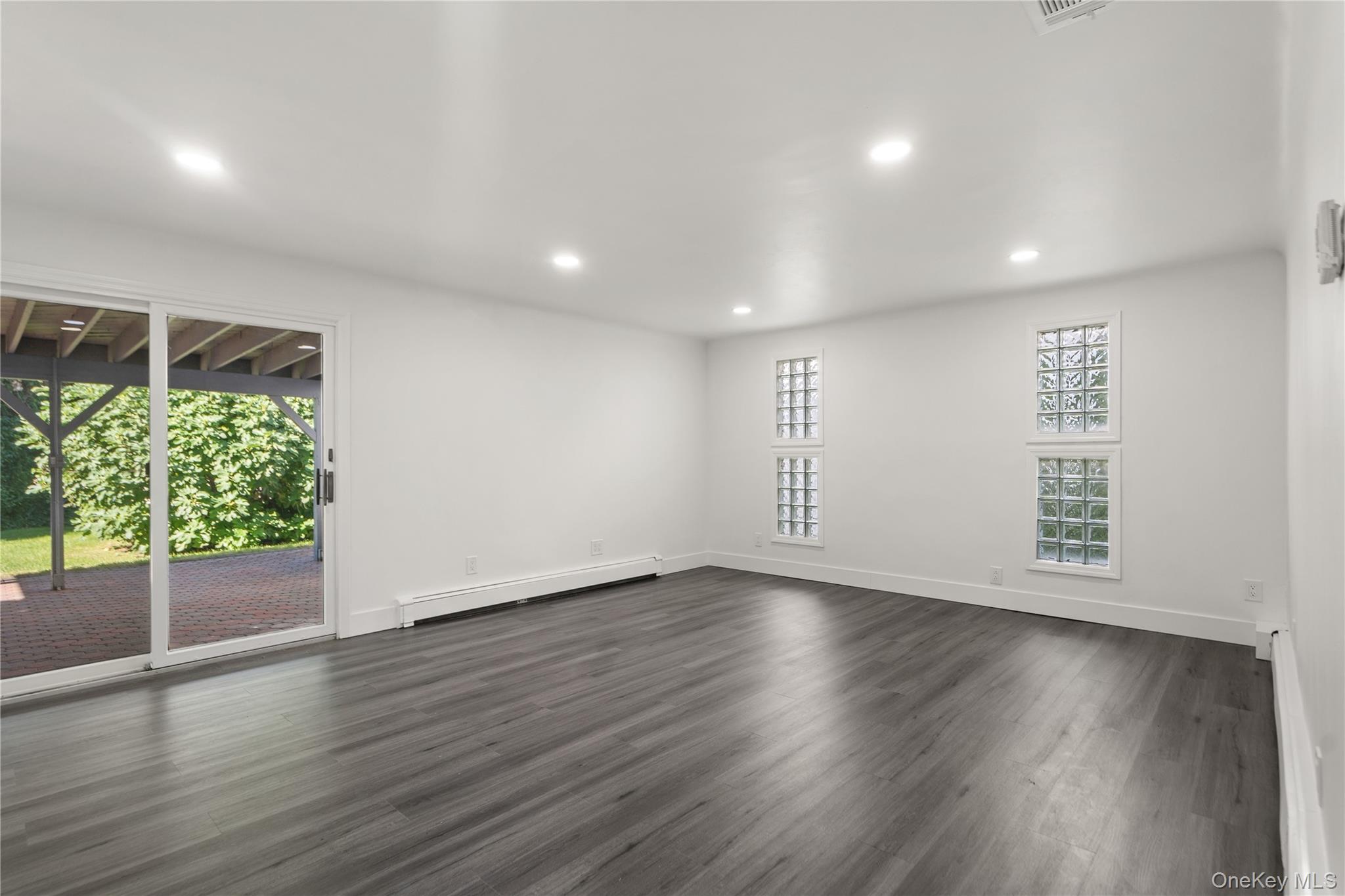 8 Gale Drive, North Woodmere, NY 11581