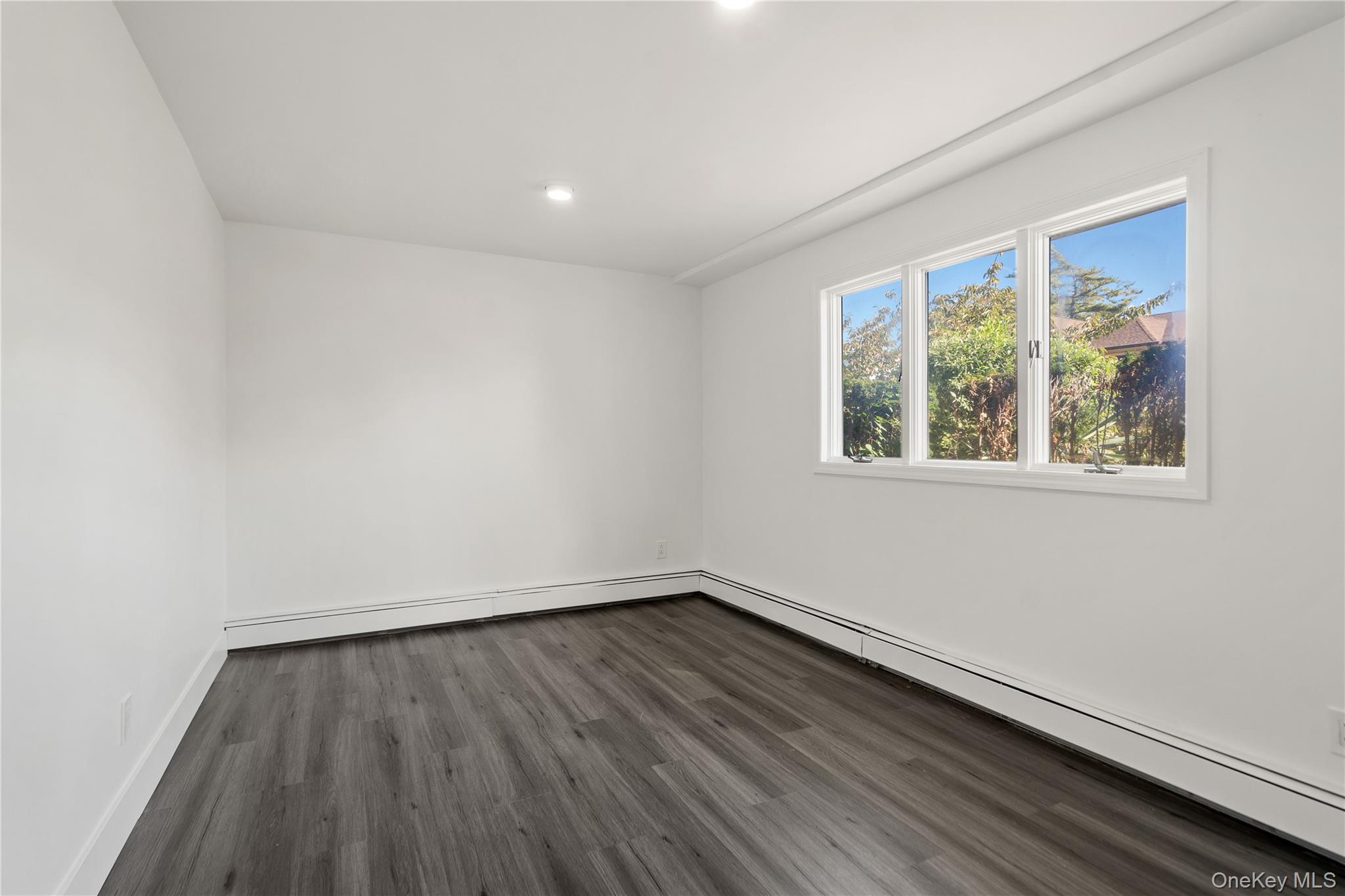 8 Gale Drive, North Woodmere, NY 11581