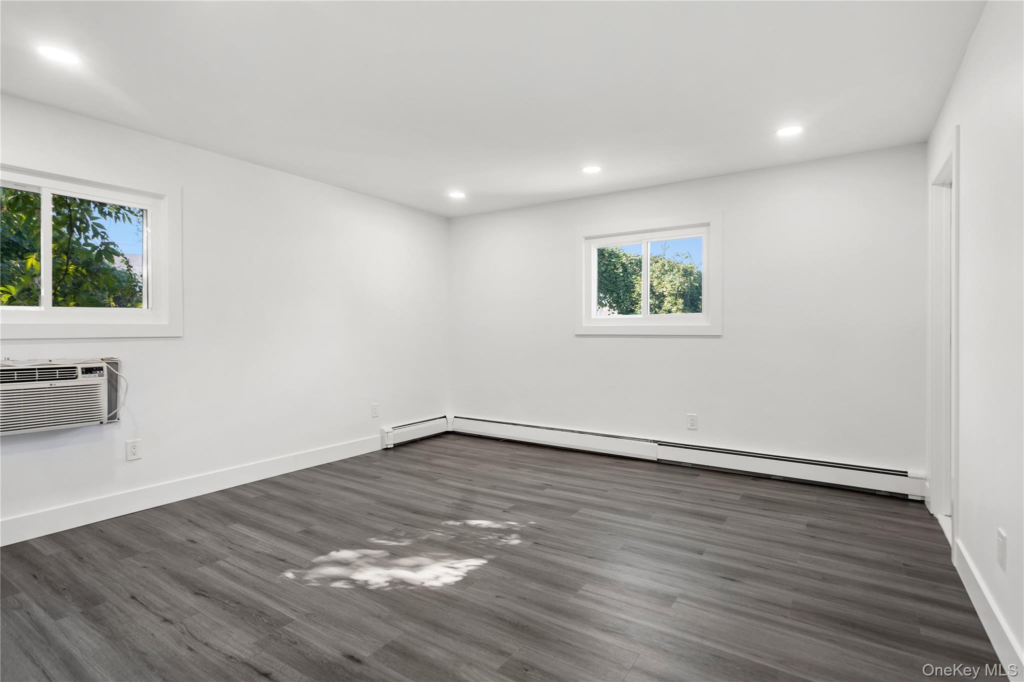 8 Gale Drive, North Woodmere, NY 11581