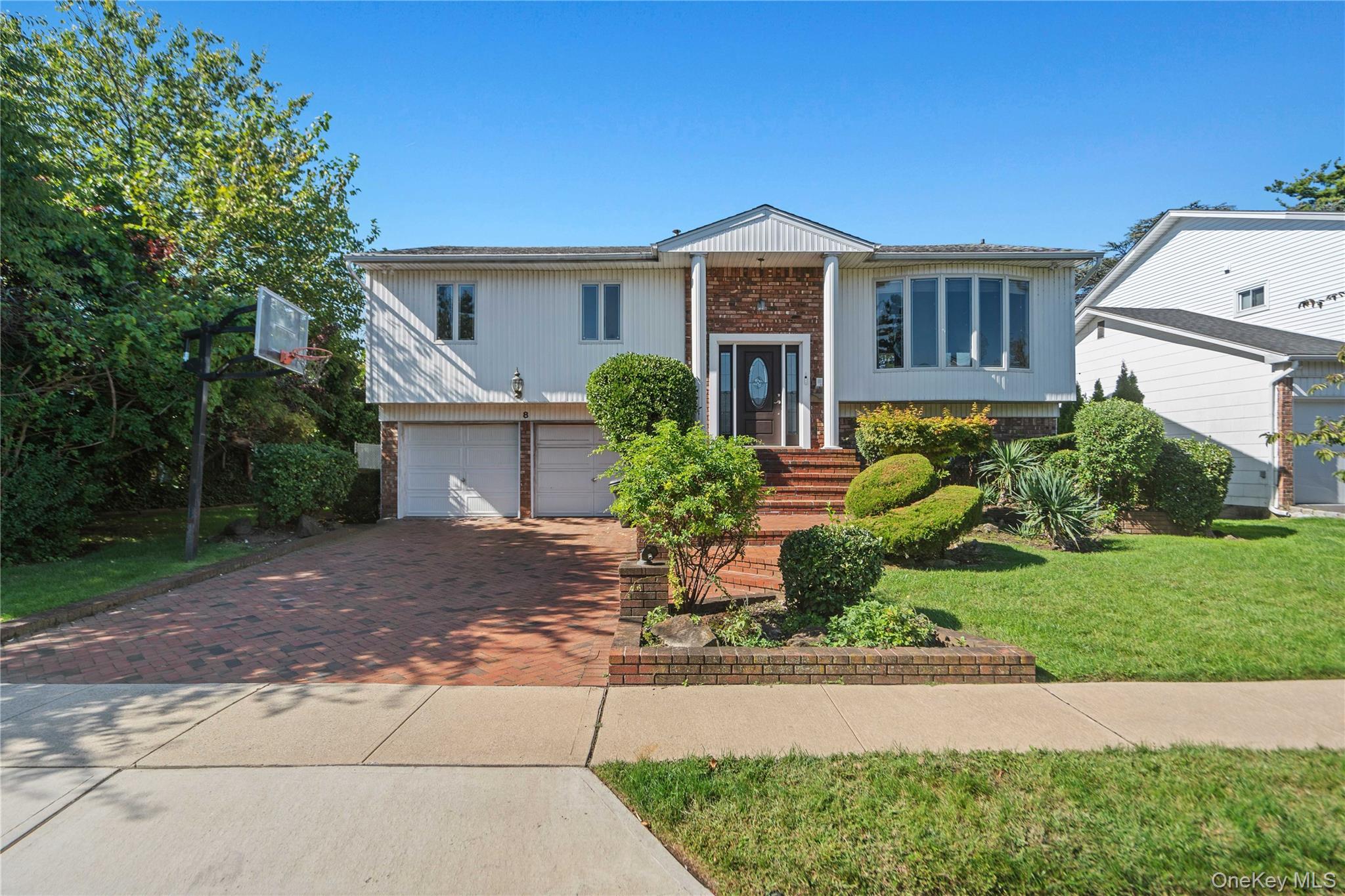 8 Gale Drive, North Woodmere, NY 11581