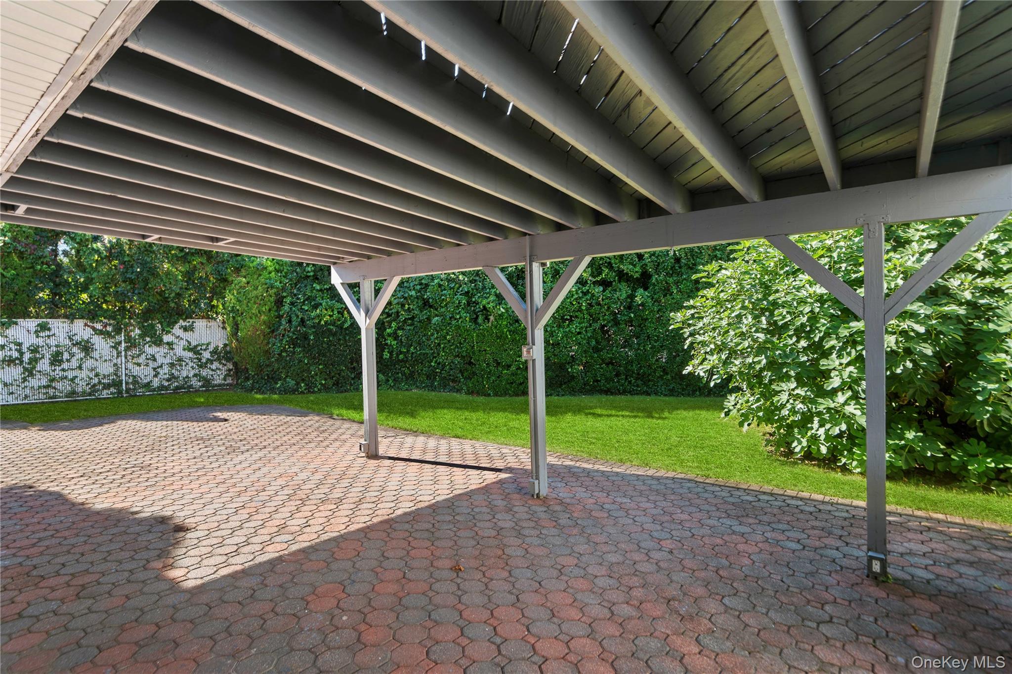 8 Gale Drive, North Woodmere, NY 11581