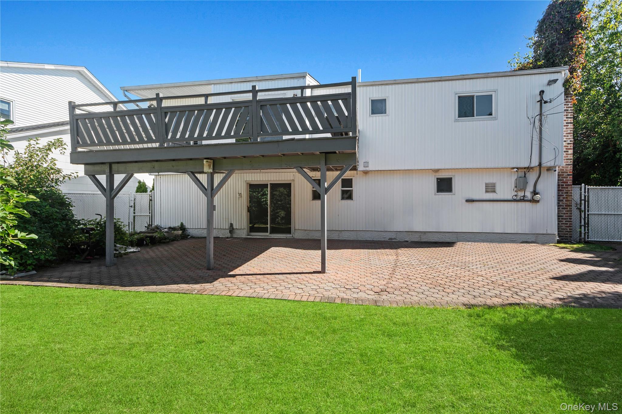 8 Gale Drive, North Woodmere, NY 11581