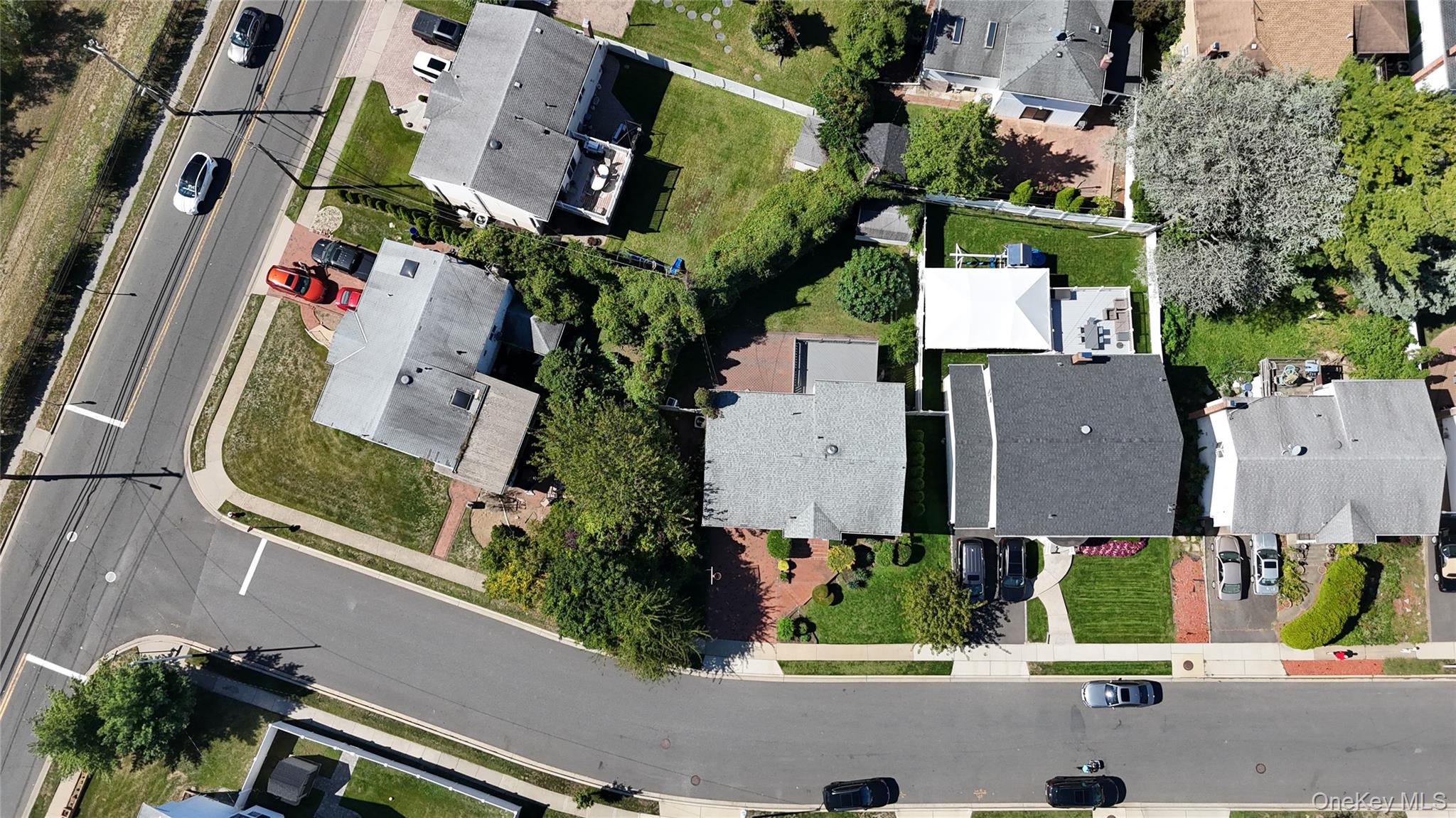 8 Gale Drive, North Woodmere, NY 11581