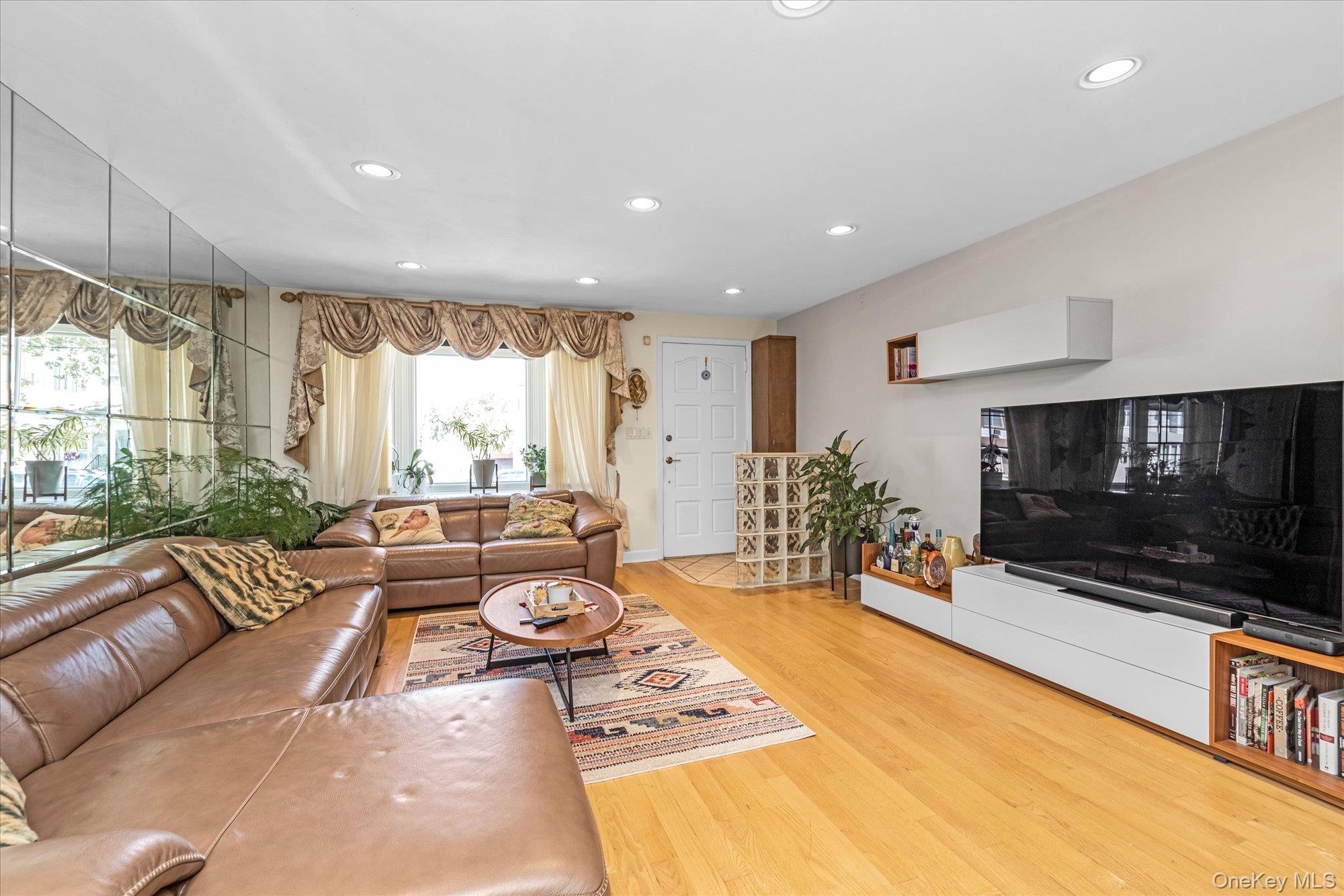 6440 60th Avenue, Maspeth, NY 11378