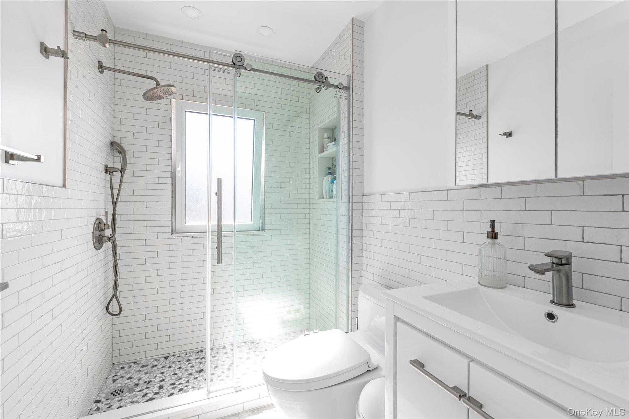 6440 60th Avenue, Maspeth, NY 11378