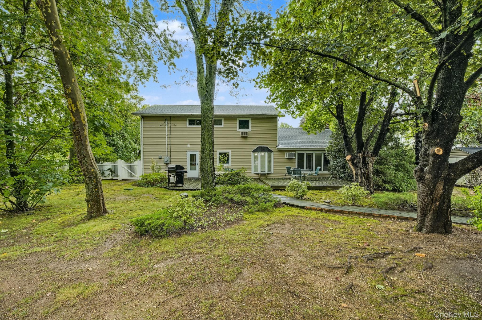 16 Delmar Lane, Commack, NY 11725