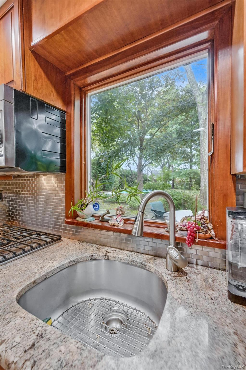 16 Delmar Lane, Commack, NY 11725