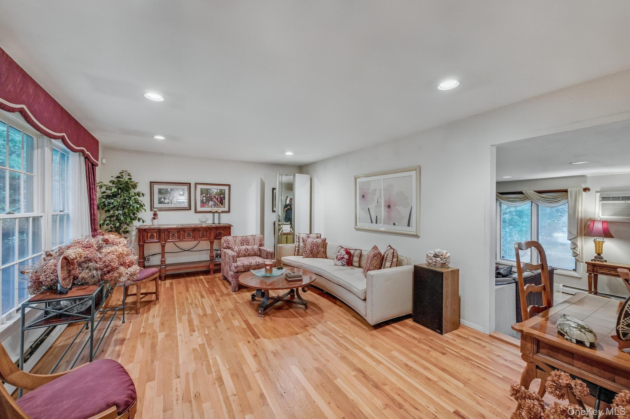 16 Delmar Lane, Commack, NY 11725