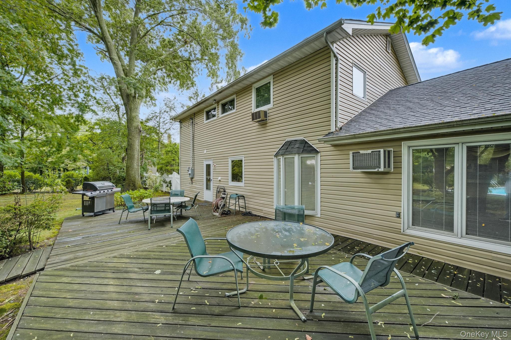 16 Delmar Lane, Commack, NY 11725