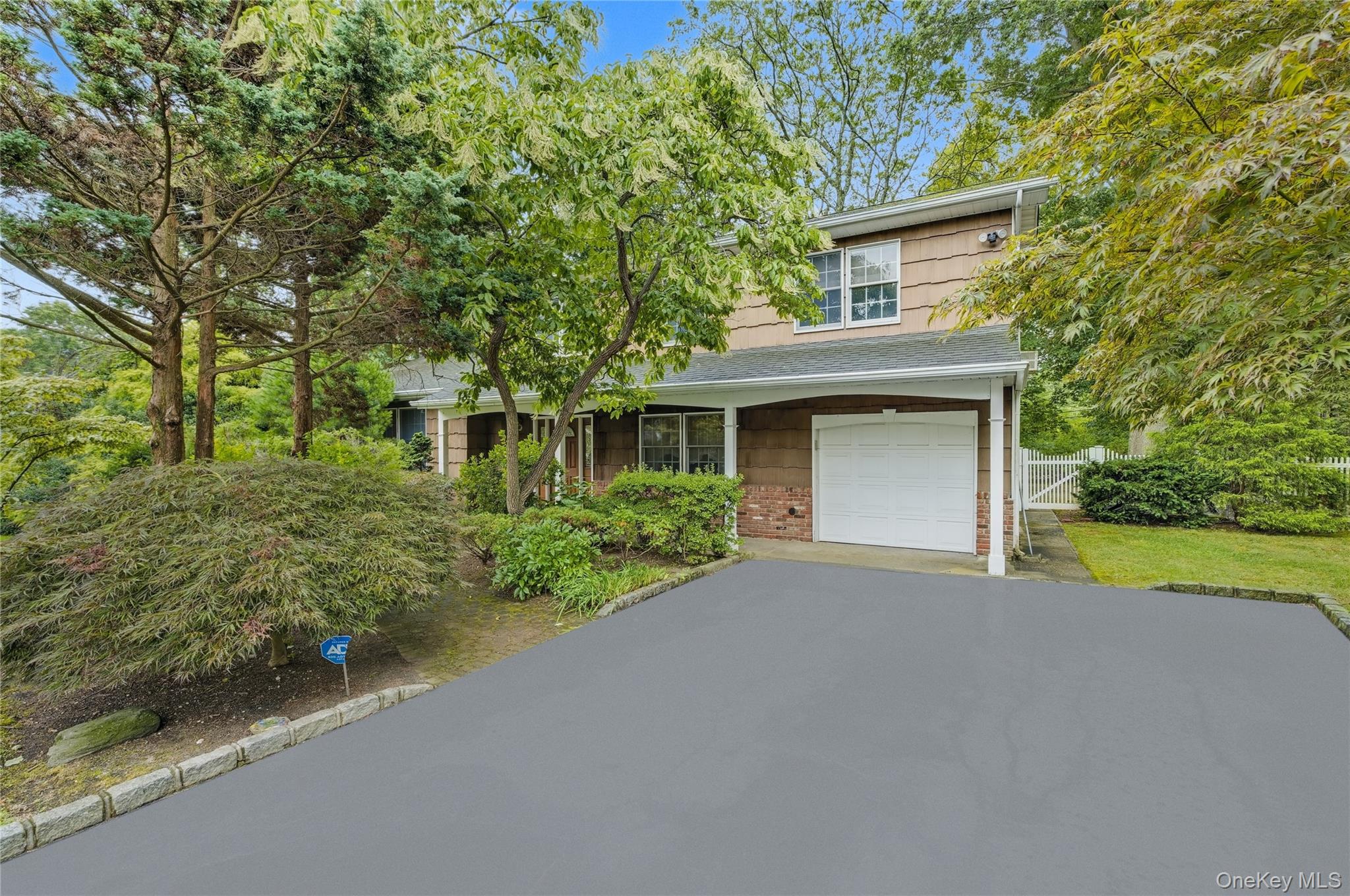 16 Delmar Lane, Commack, NY 11725