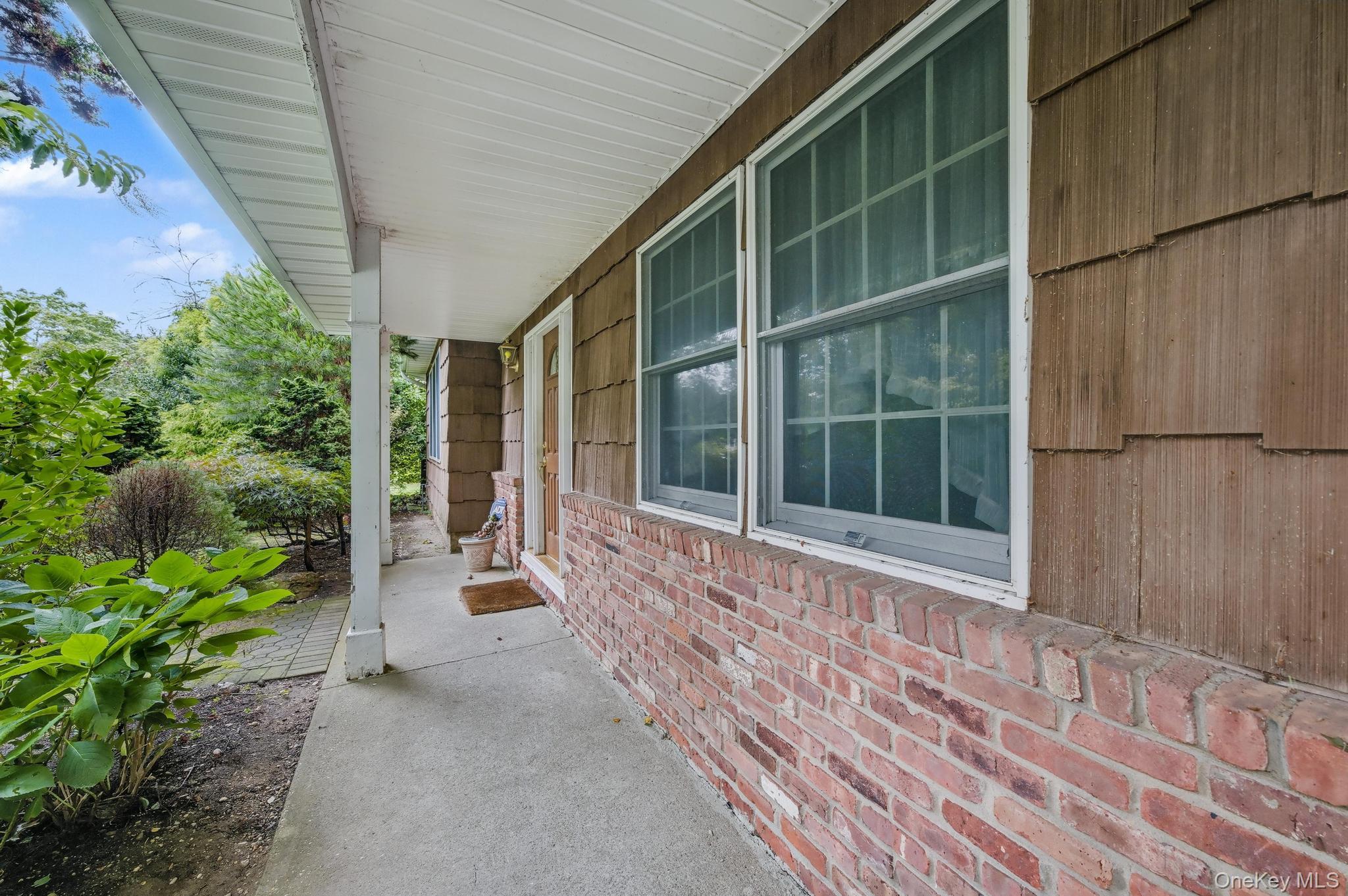 16 Delmar Lane, Commack, NY 11725