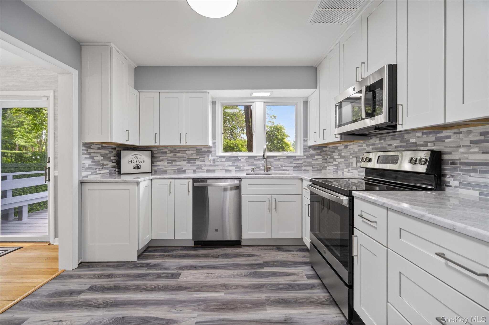 31 Old Farms Road, Poughkeepsie, NY 12603