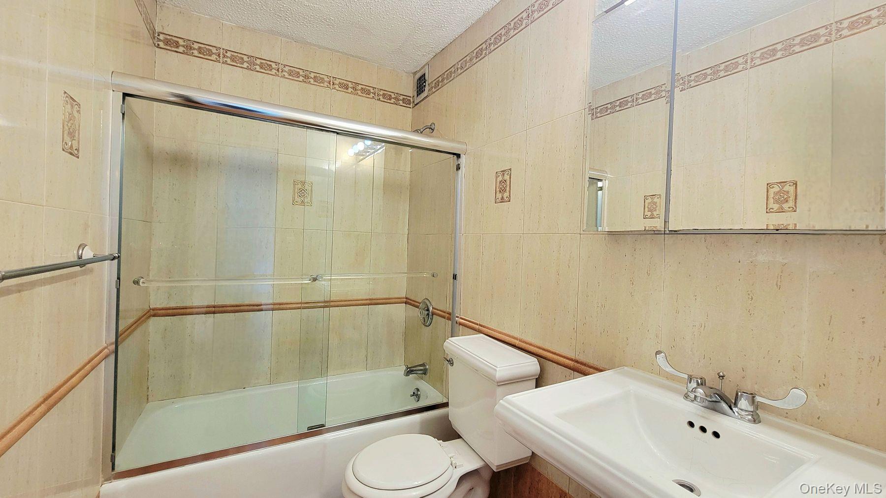 152-18 Union Turnpike # 11A, Flushing, NY 11367