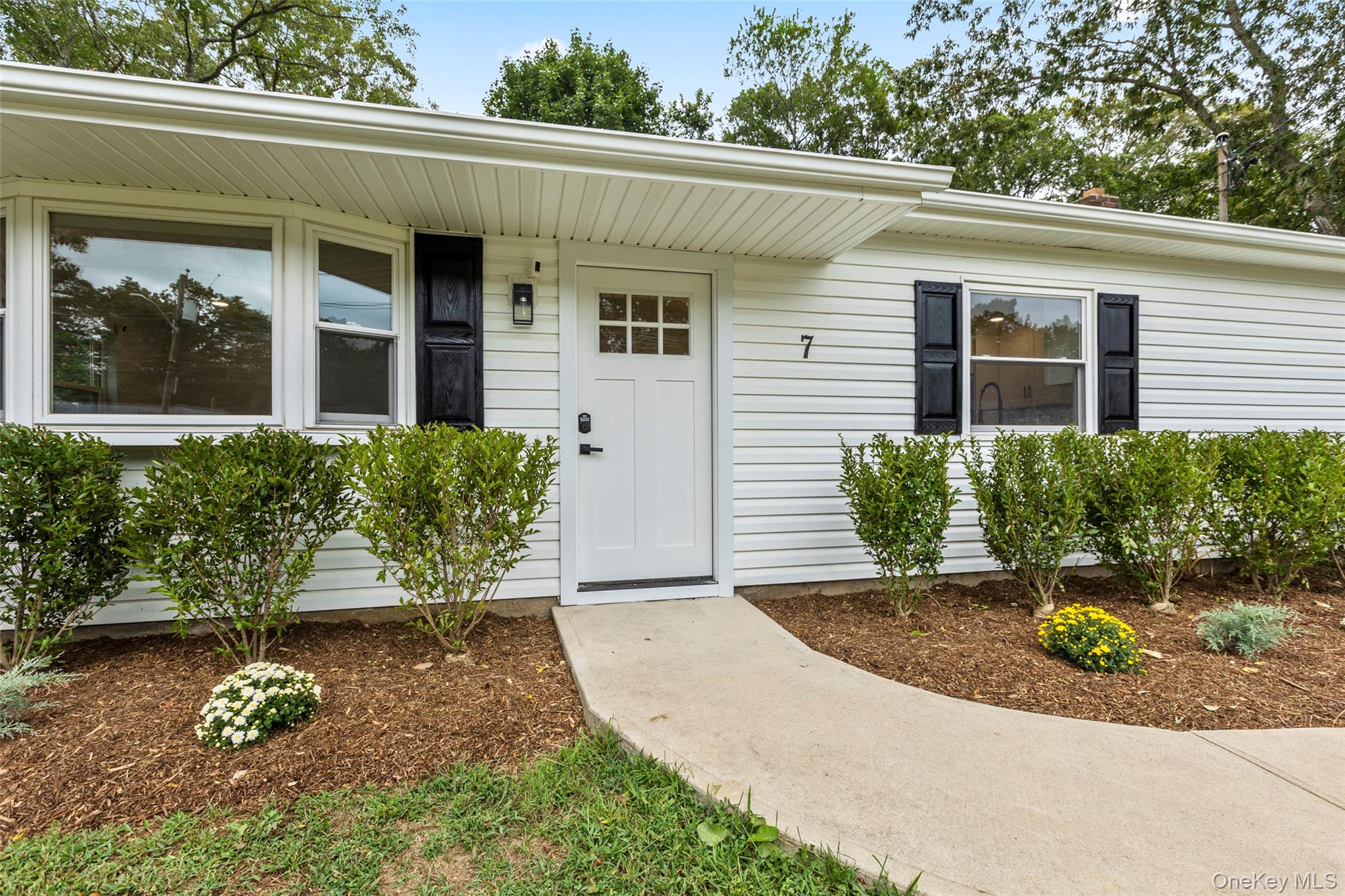 7 Artist Drive, Middle Island, NY 11953