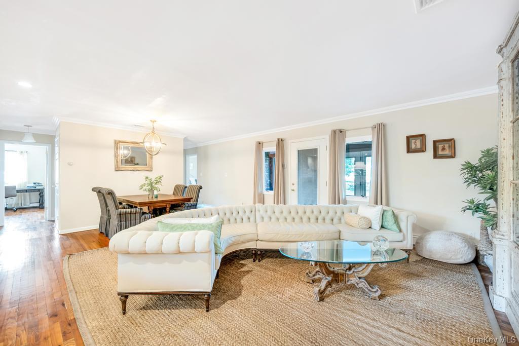 386 Mill Road, Westhampton, NY 11977