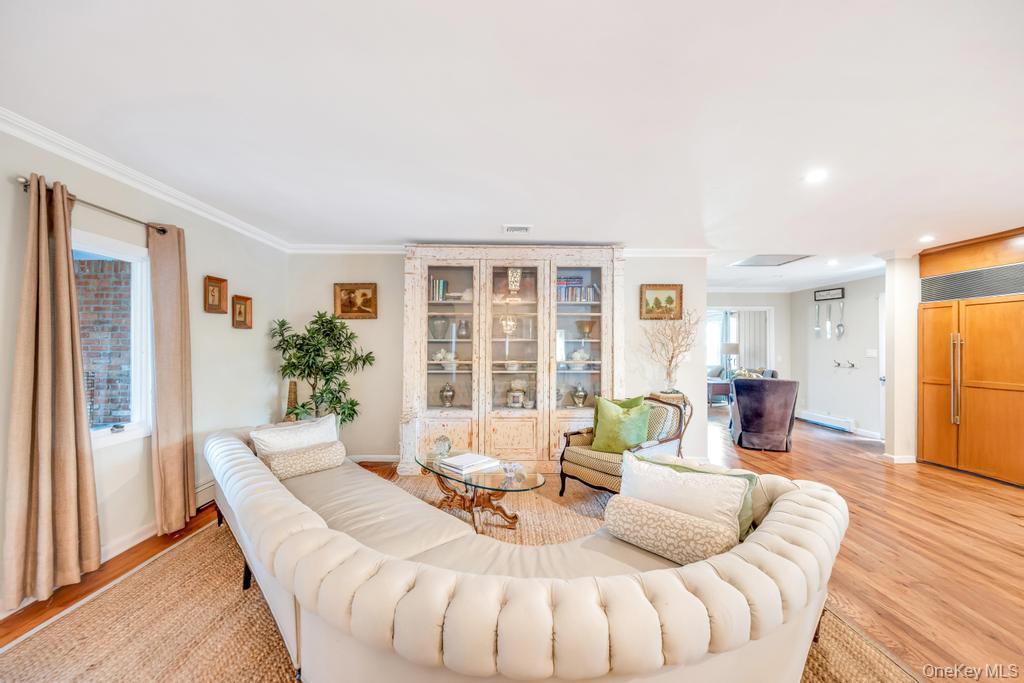 386 Mill Road, Westhampton, NY 11977