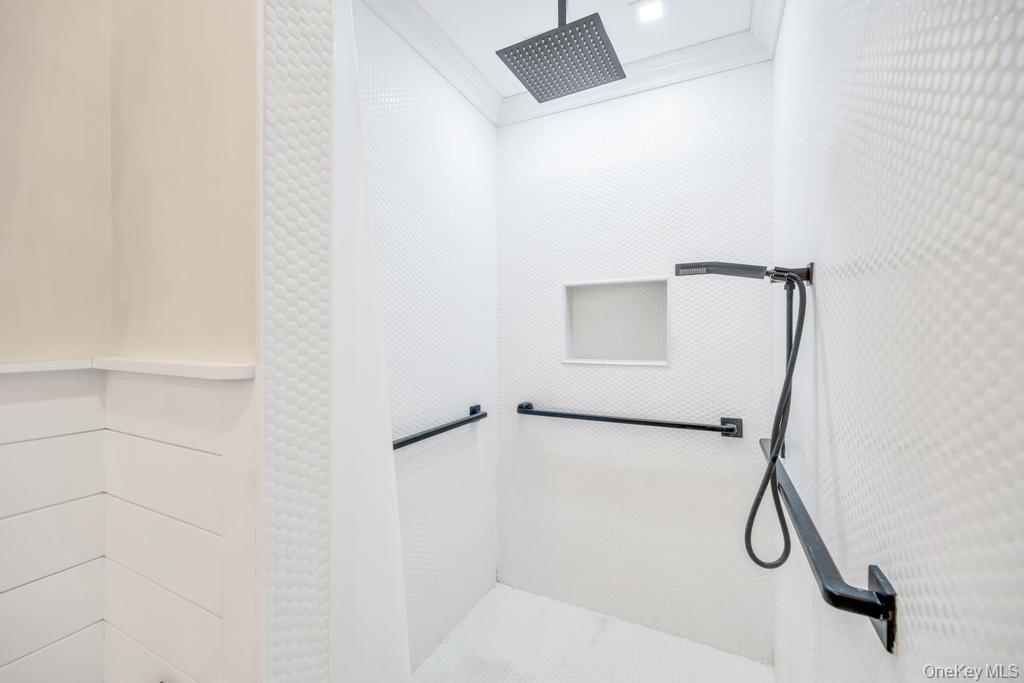 386 Mill Road, Westhampton, NY 11977