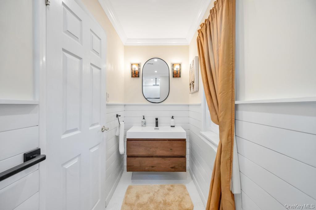 386 Mill Road, Westhampton, NY 11977