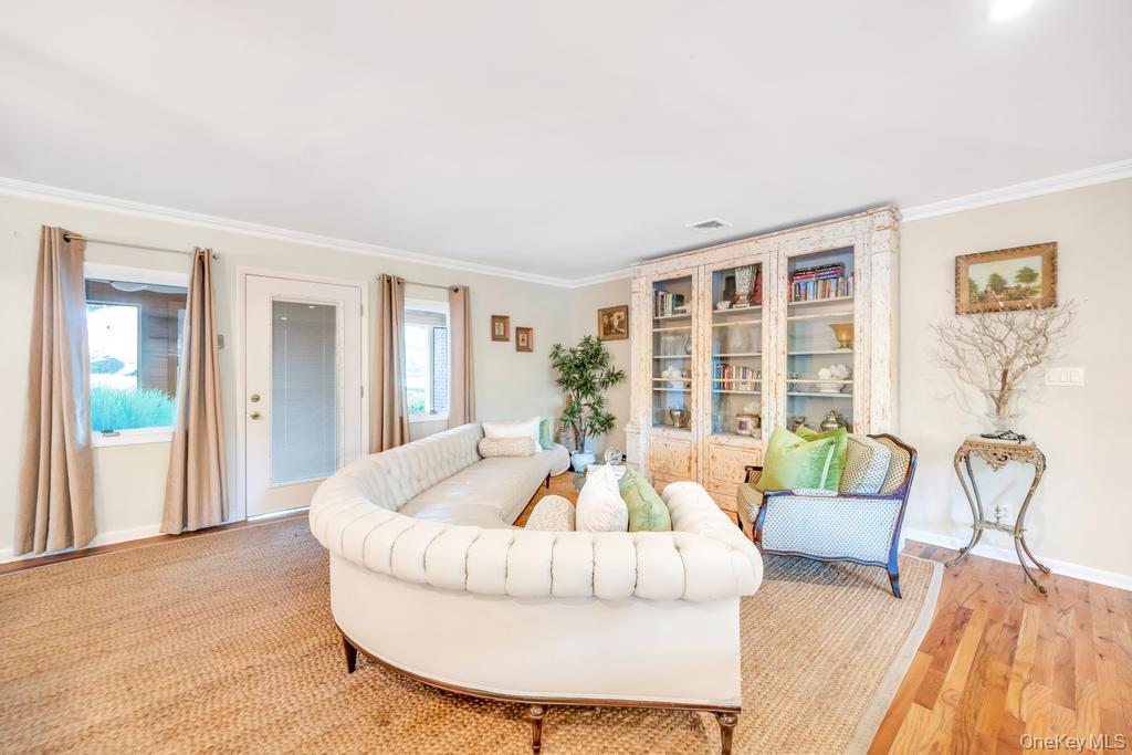 386 Mill Road, Westhampton, NY 11977