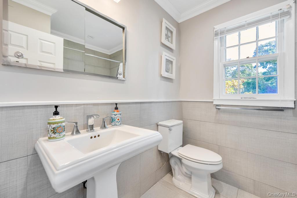 386 Mill Road, Westhampton, NY 11977