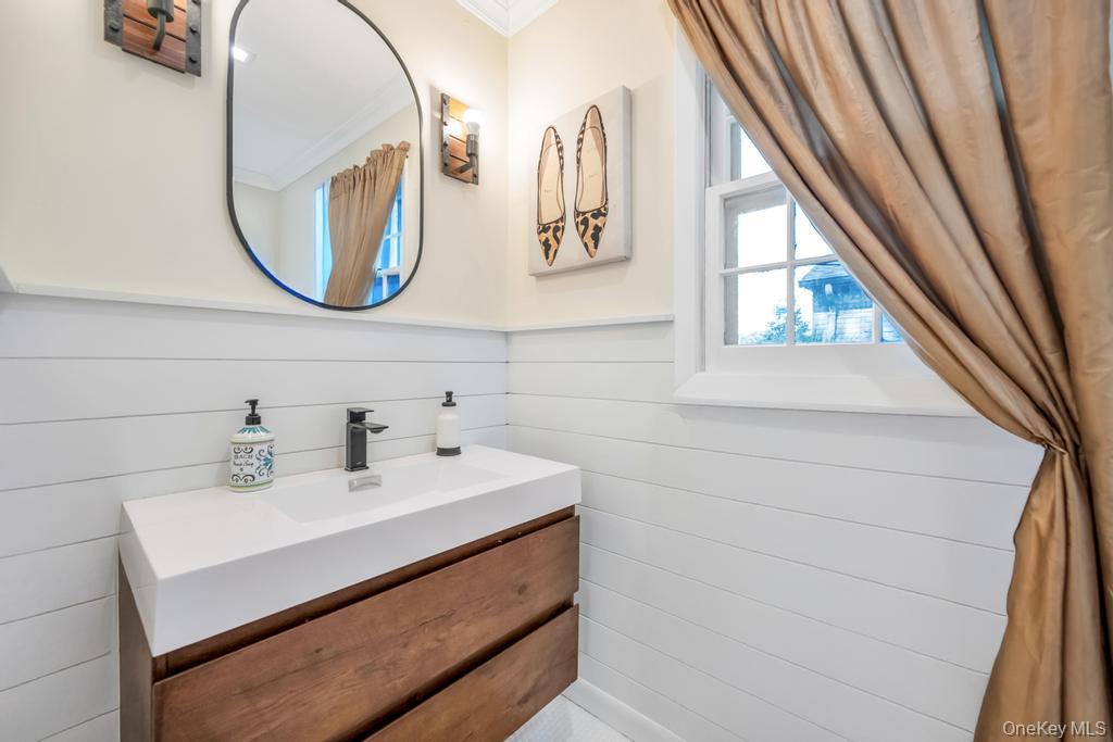 386 Mill Road, Westhampton, NY 11977