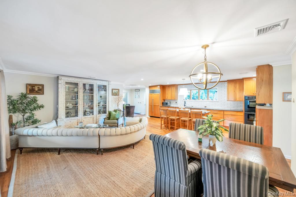 386 Mill Road, Westhampton, NY 11977