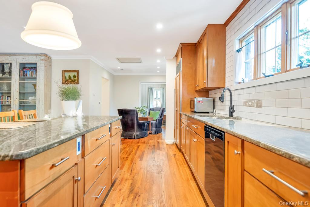 386 Mill Road, Westhampton, NY 11977