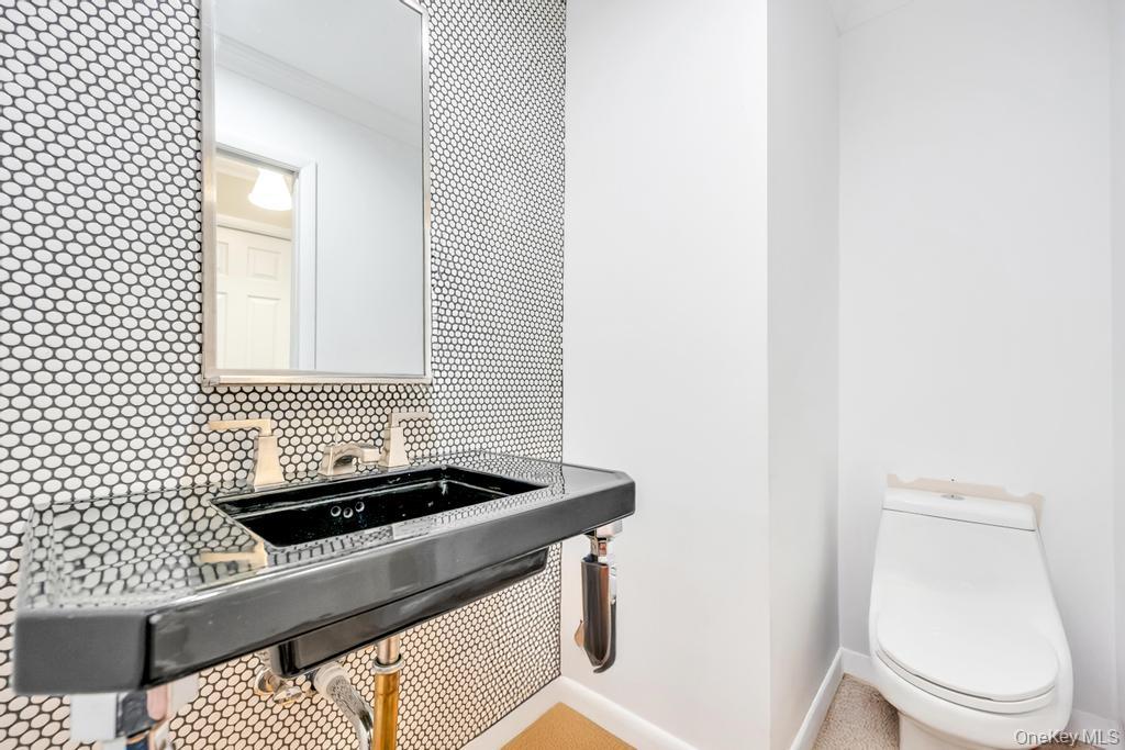 386 Mill Road, Westhampton, NY 11977