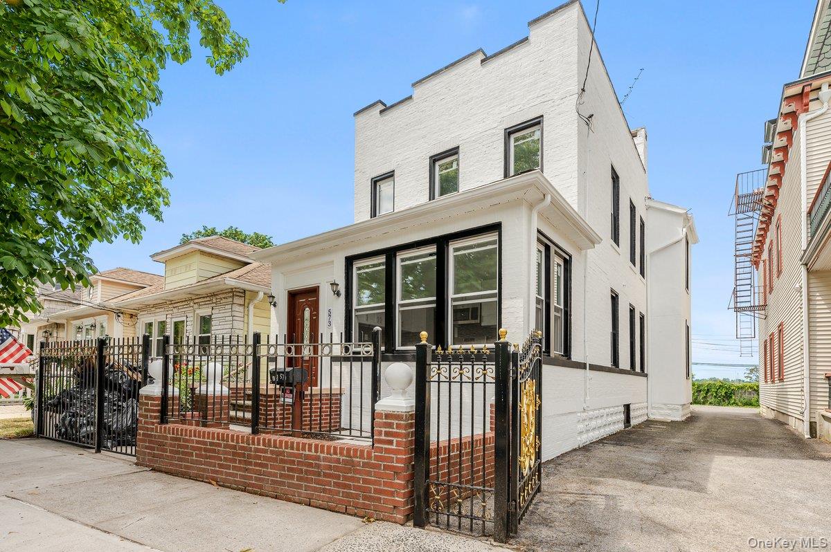 573 Minnieford Avenue, Bronx, NY 10464