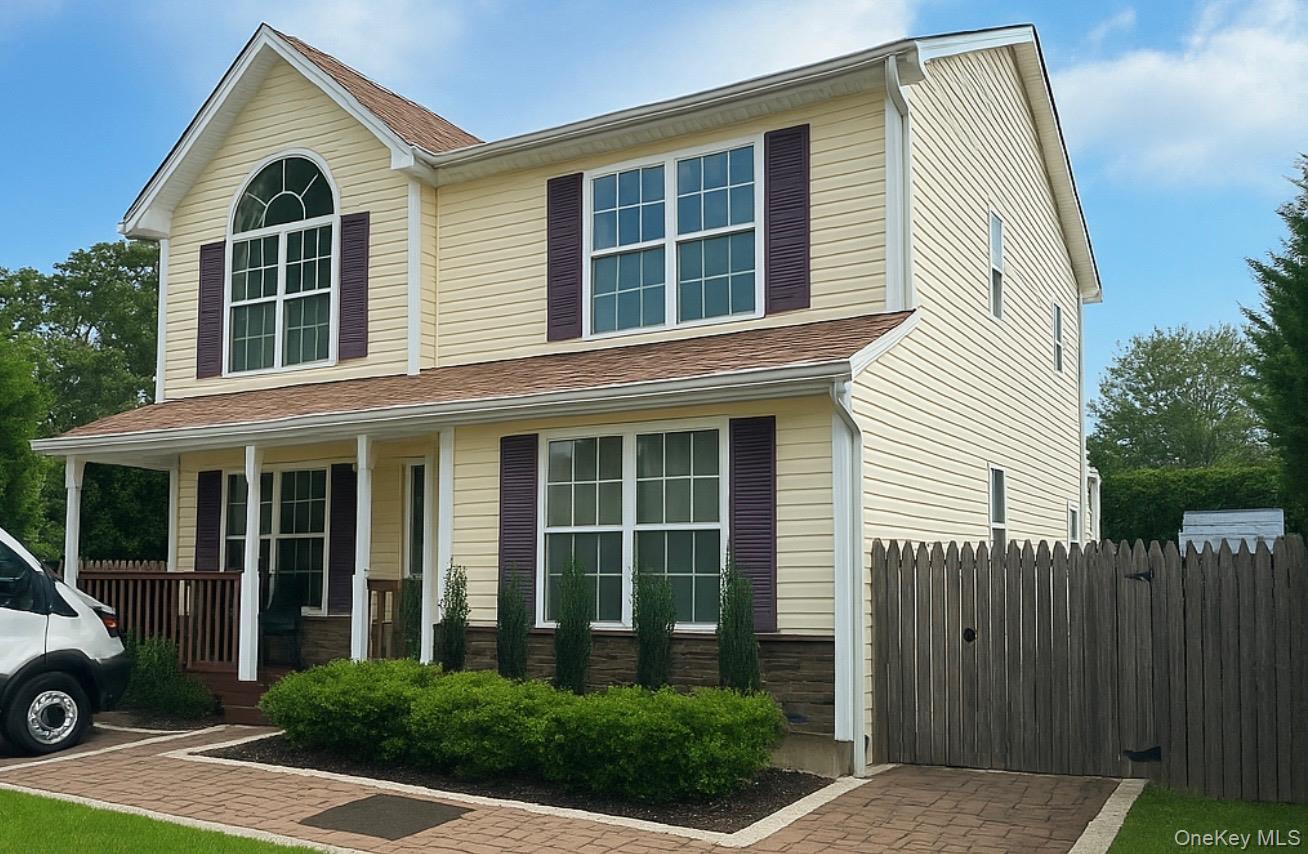 5 Evans Place, Bay Shore, NY 11706