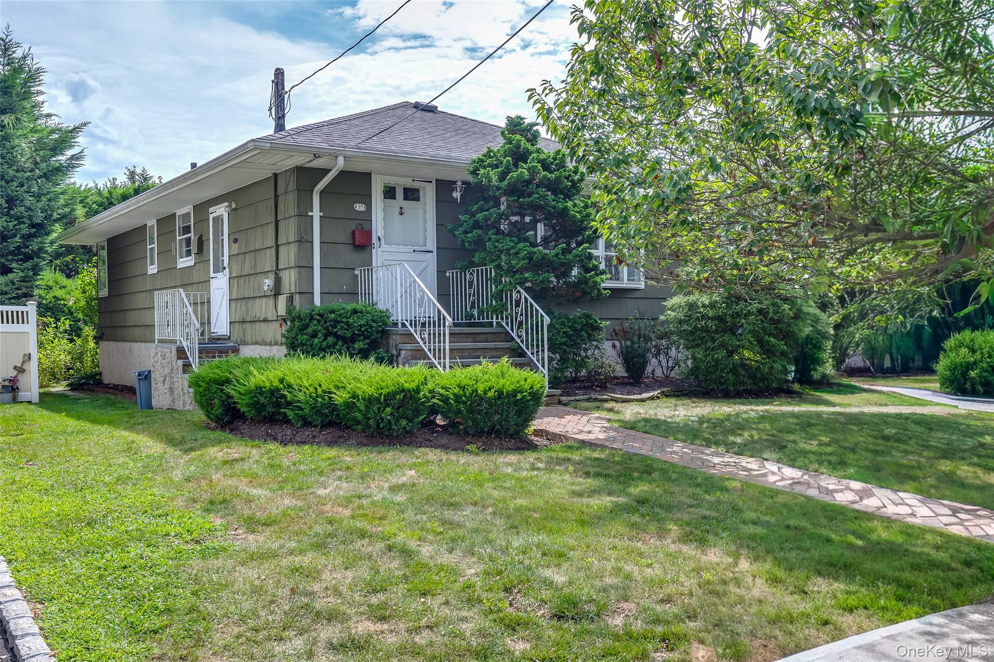 37 Hampton Boulevard, Massapequa, NY 11758