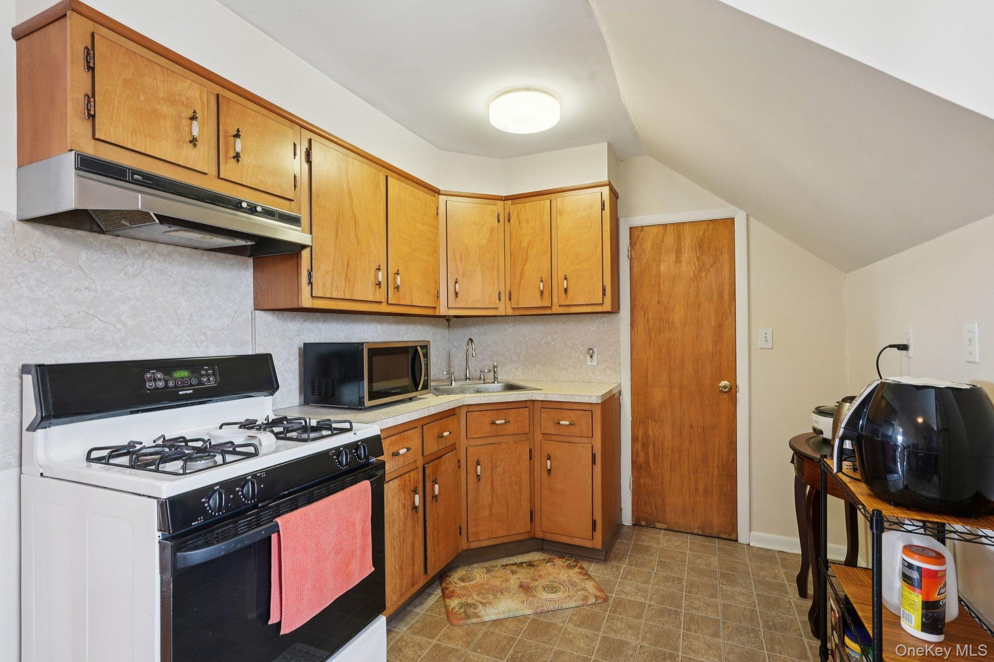 505-507 Rockland Avenue, Mamaroneck, NY 10543